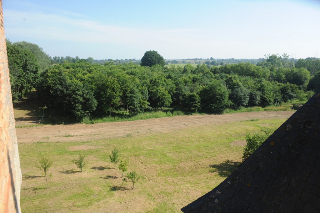 Vue depuis les mâchicoulis en direction du « pré de Verdelles »